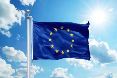 Drapeaux pour collectivit&eacute;s ou particuliers, quelles options de personnalisation choisir ?